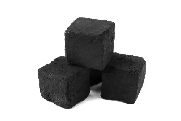 Лучшее качество 100% ориентированный на экспорт широко продаваемый кальян из скорлупы кокоса кубический уголь для кальяна 2022 оптовая цена