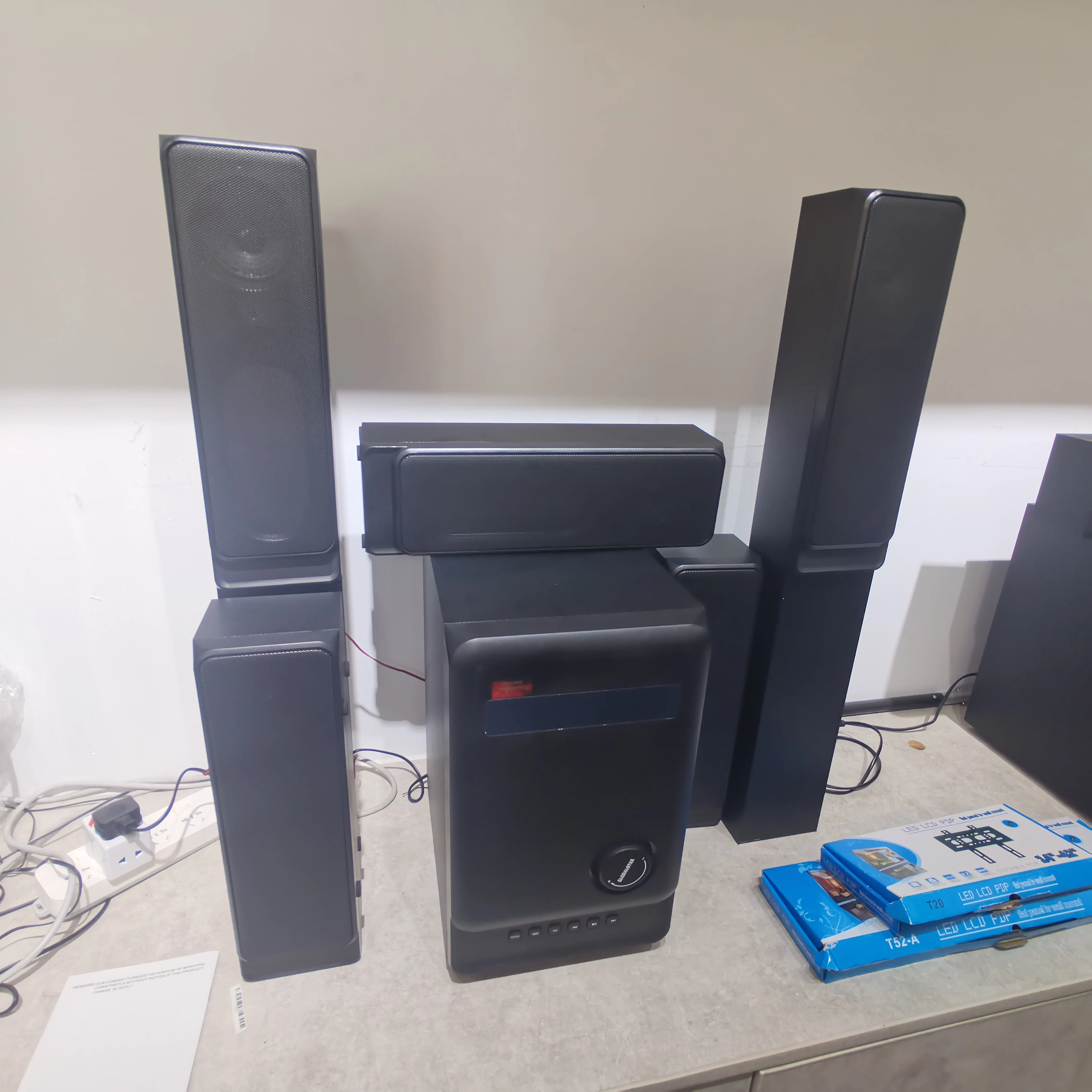 Hot Sell Wireless Home Theater Speaker Surround Sound System BT Usb Aux Fm Radio Subwoofer 5.1 Speaker