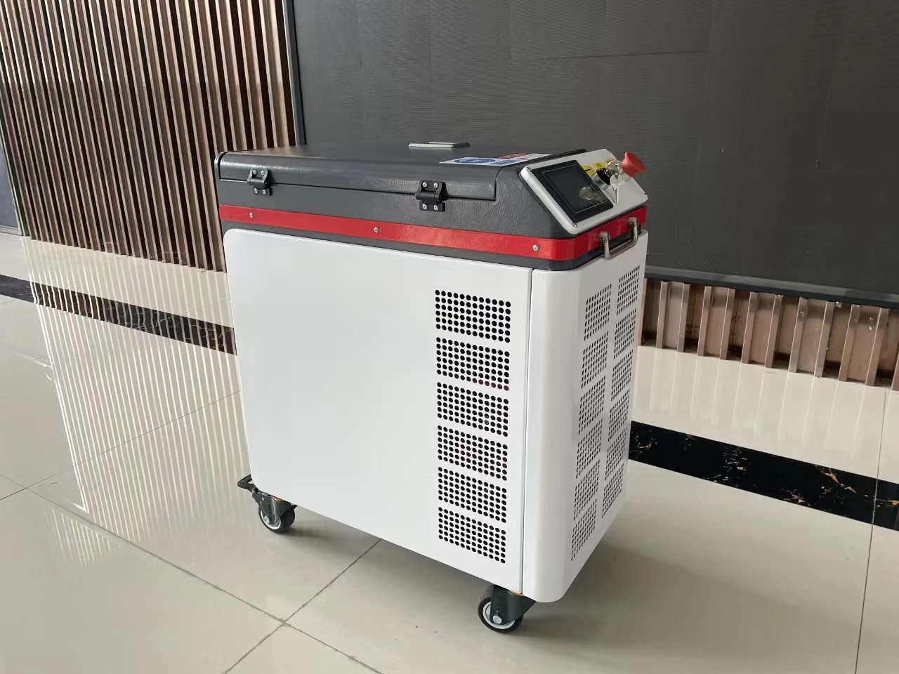 500W Portable Handheld Laser Cleaner Water Cooling Pulse Laser Cleaning Machines for Metal Rust Removal