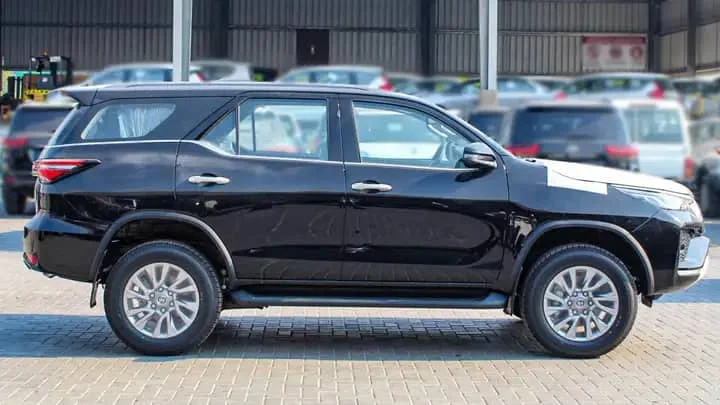 Самая дешевая цена подержанных и новых автомобилей Toyota Fortuner Premium AWD SUV для продажи