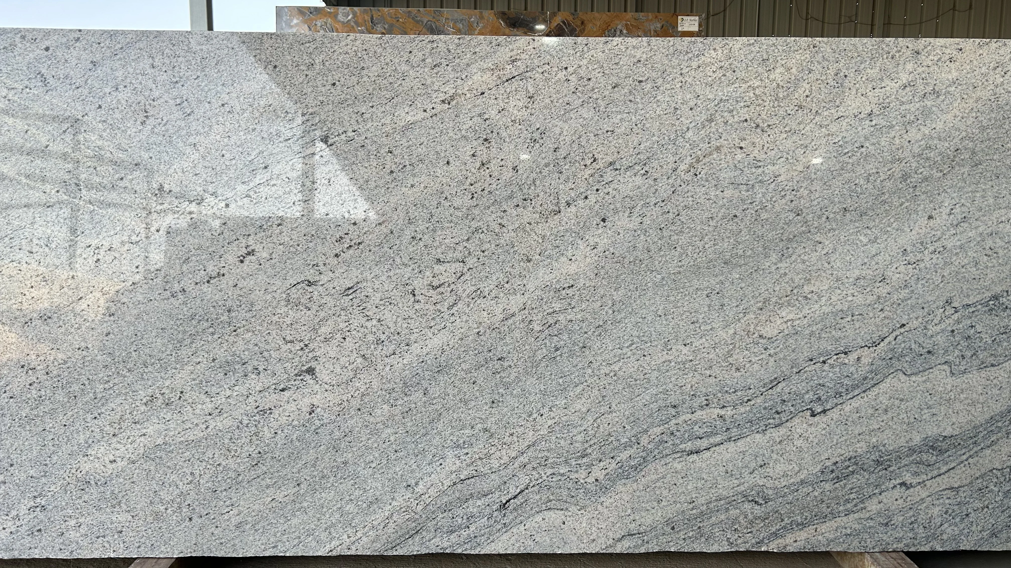 Luxury Stone Marble Mani White South Granite Slab for Flooring and Wall Decoration Available at Wholesale Supply