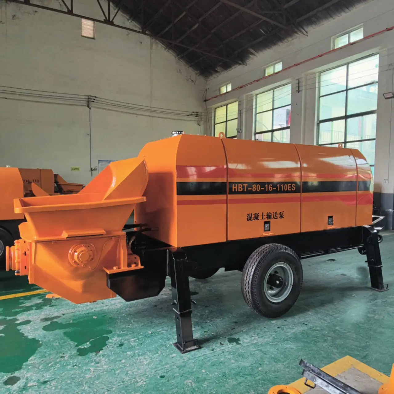 widely used in the civil construction industry concrete pumps with high conveying capacity