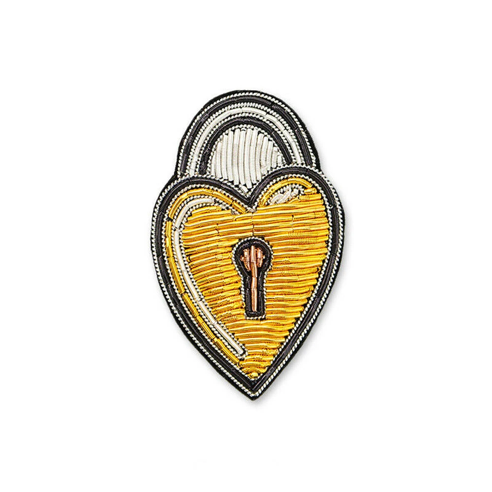 Брошь с декоративным замком