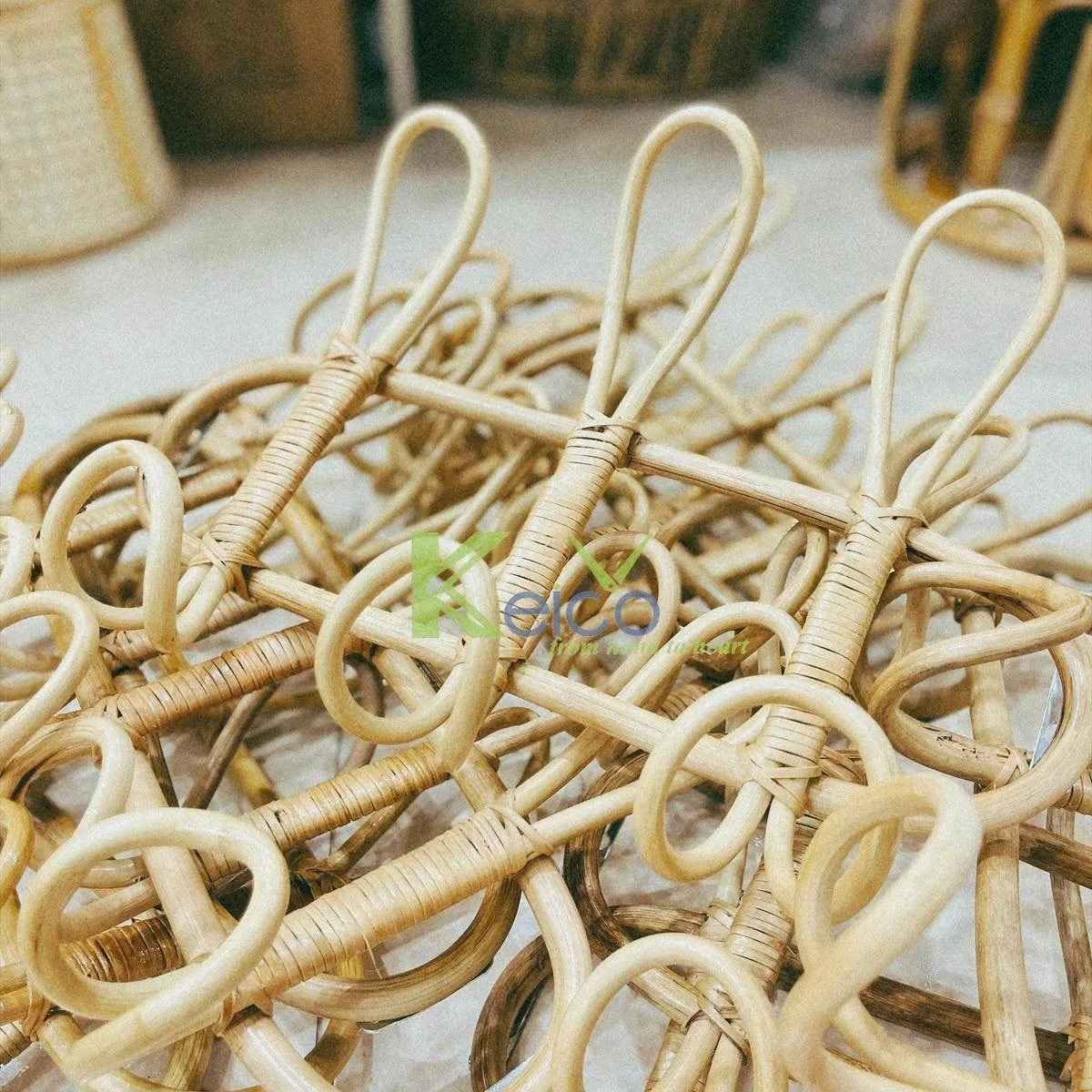 Wholesale Natural rattan Hanger Rattan Coat Racks for Home Hotel Decoration made in Vietnam