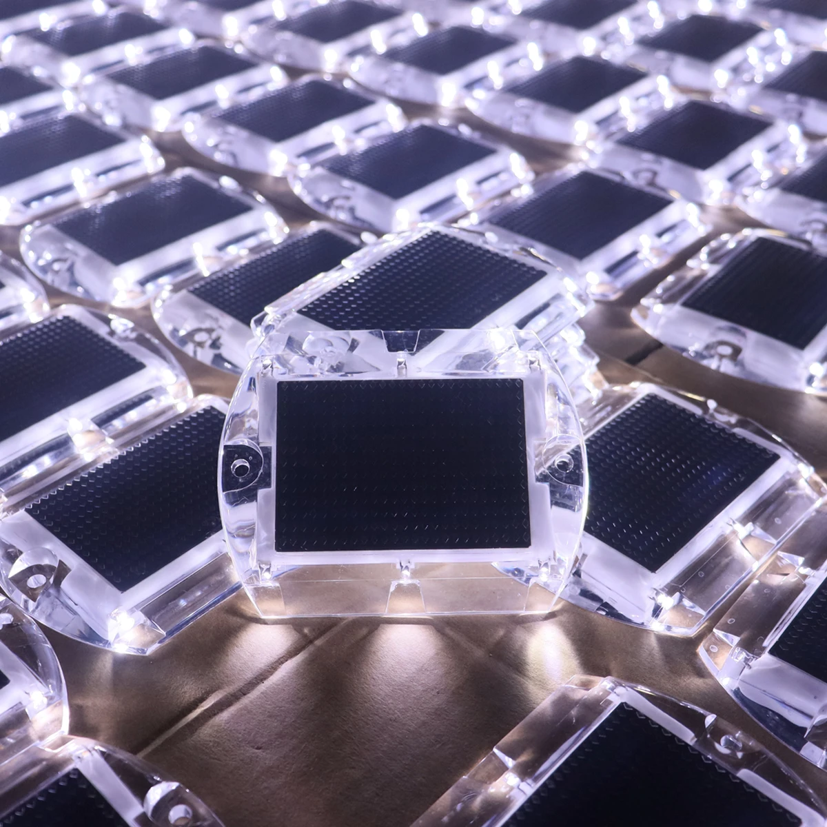 Светильники на солнечных батареях, 114*90*11 мм