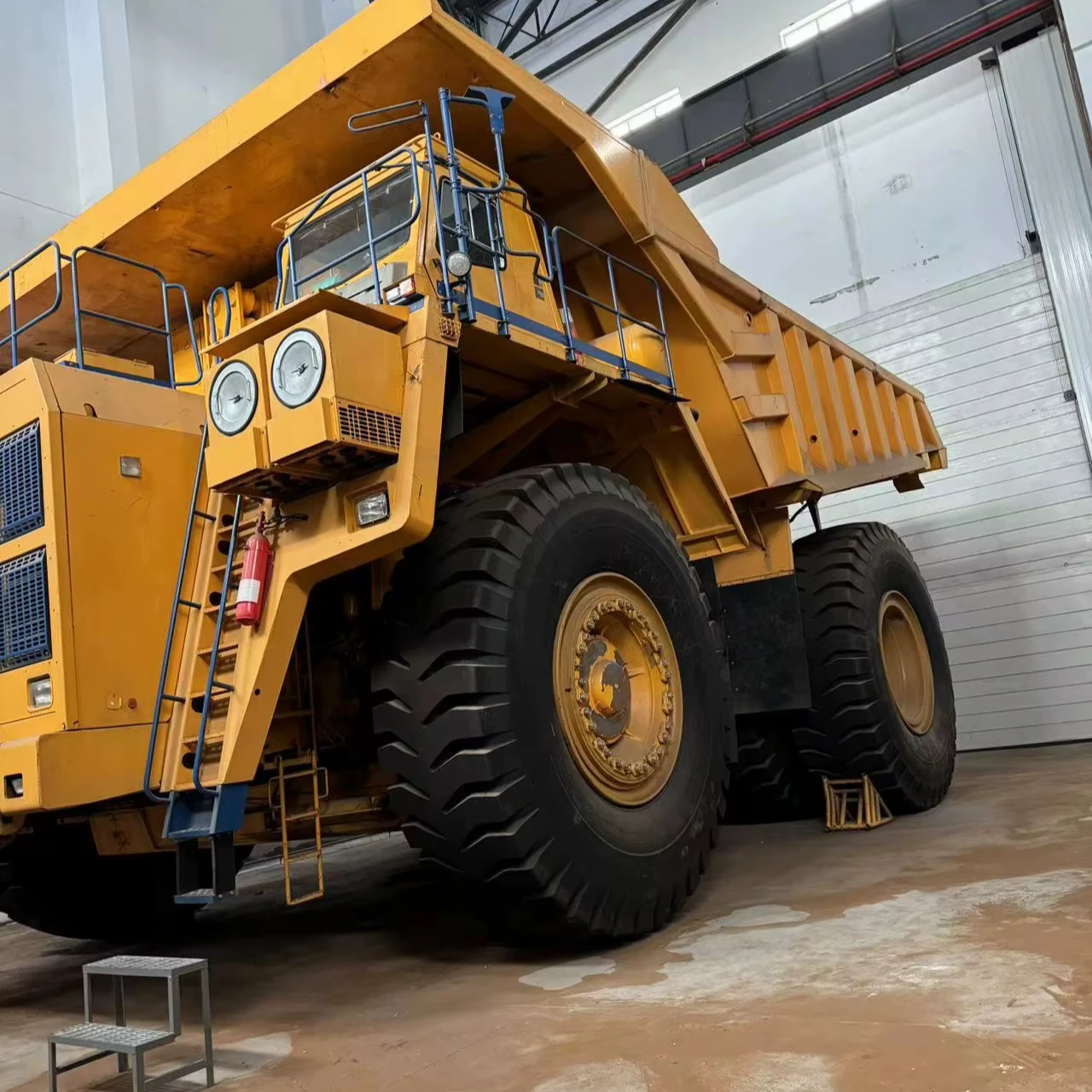 Hot Sell  Cheap Used BELAZ 75306 Mining Truck in Factory