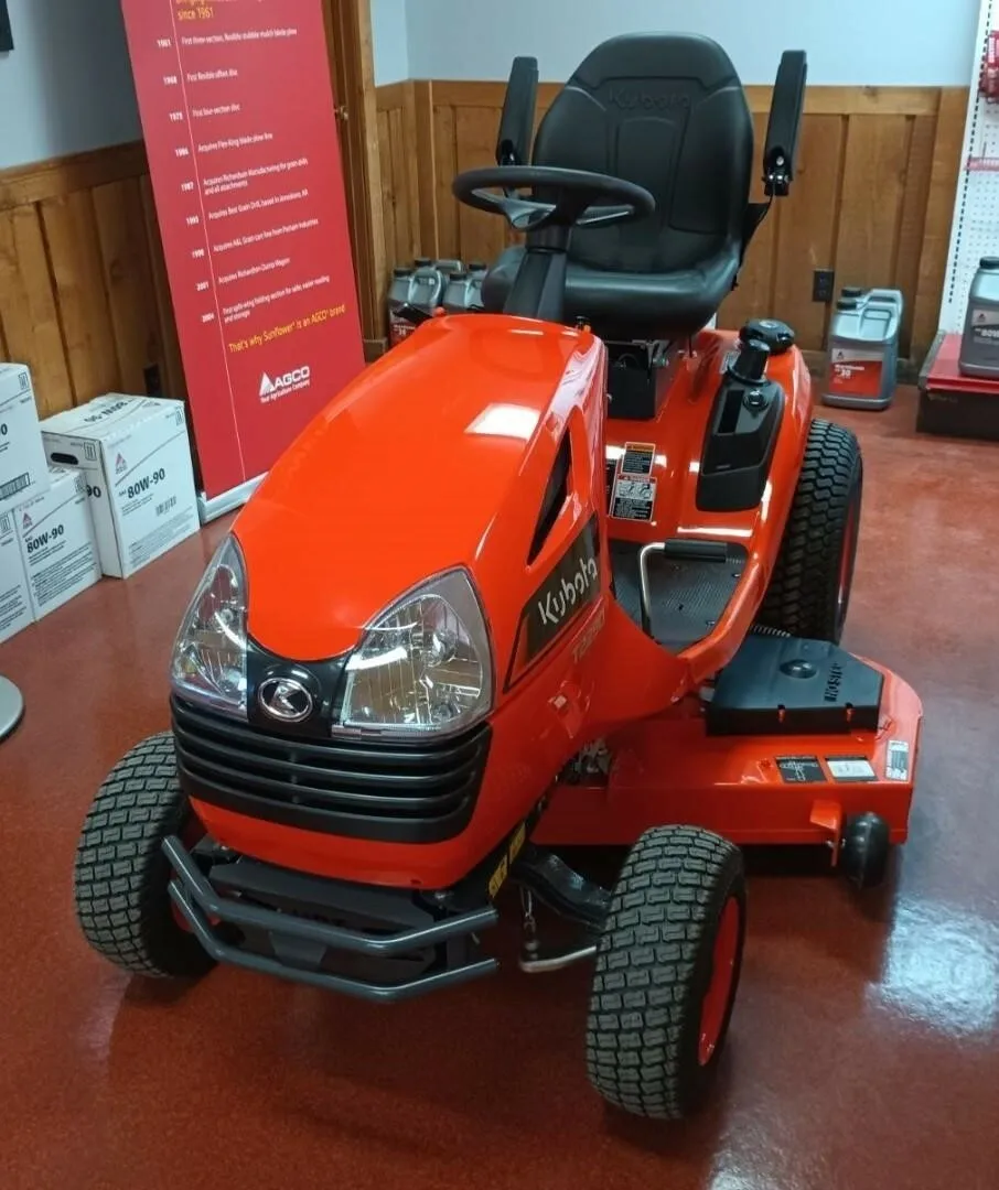 Hot Sale Original Kubota Lawn Mowers B2301HSD Tractor 4WD Farm Agricultural BX23S for