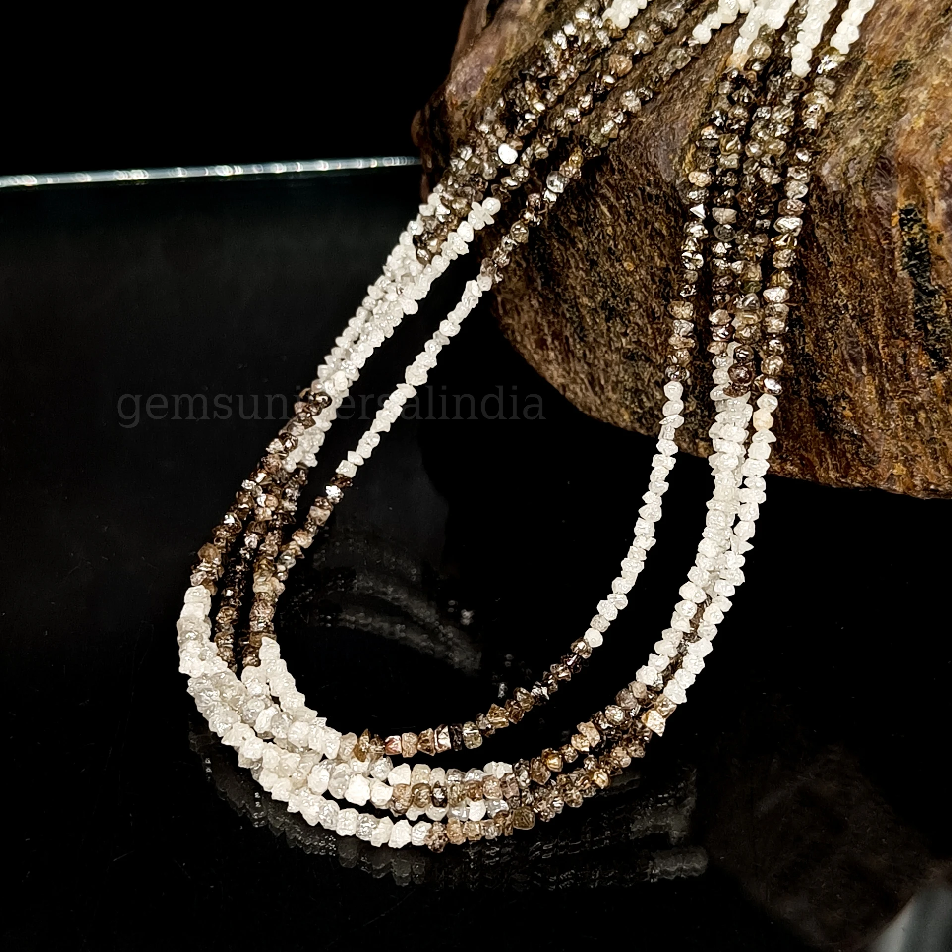 Натуральные белые и коричневые алмазные неограненные бусины многогранные для изготовления ювелирных изделий необработанные оптом Индия