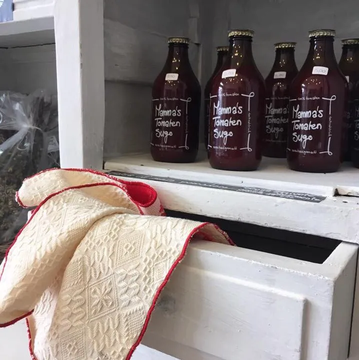 Top Quality 100 Italian Tomato puree passata in glass bottle 330g