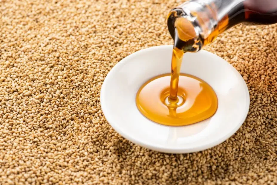 Оптовая цена, популярное свежее кунжутное масло, 100% чистое натуральное, срок годности 2 года, 100% ориентированное на экспорт, топ продаж из бангладеш