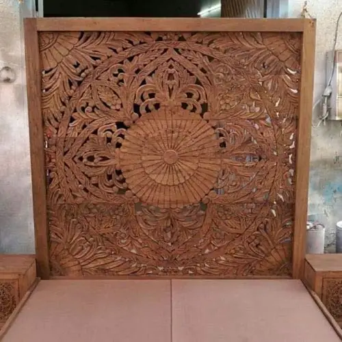 Wholesale High Quality Modern Luxury Antique Royal Bed Furniture American Living Room Premium Wooden Carved King Size Bed Frame