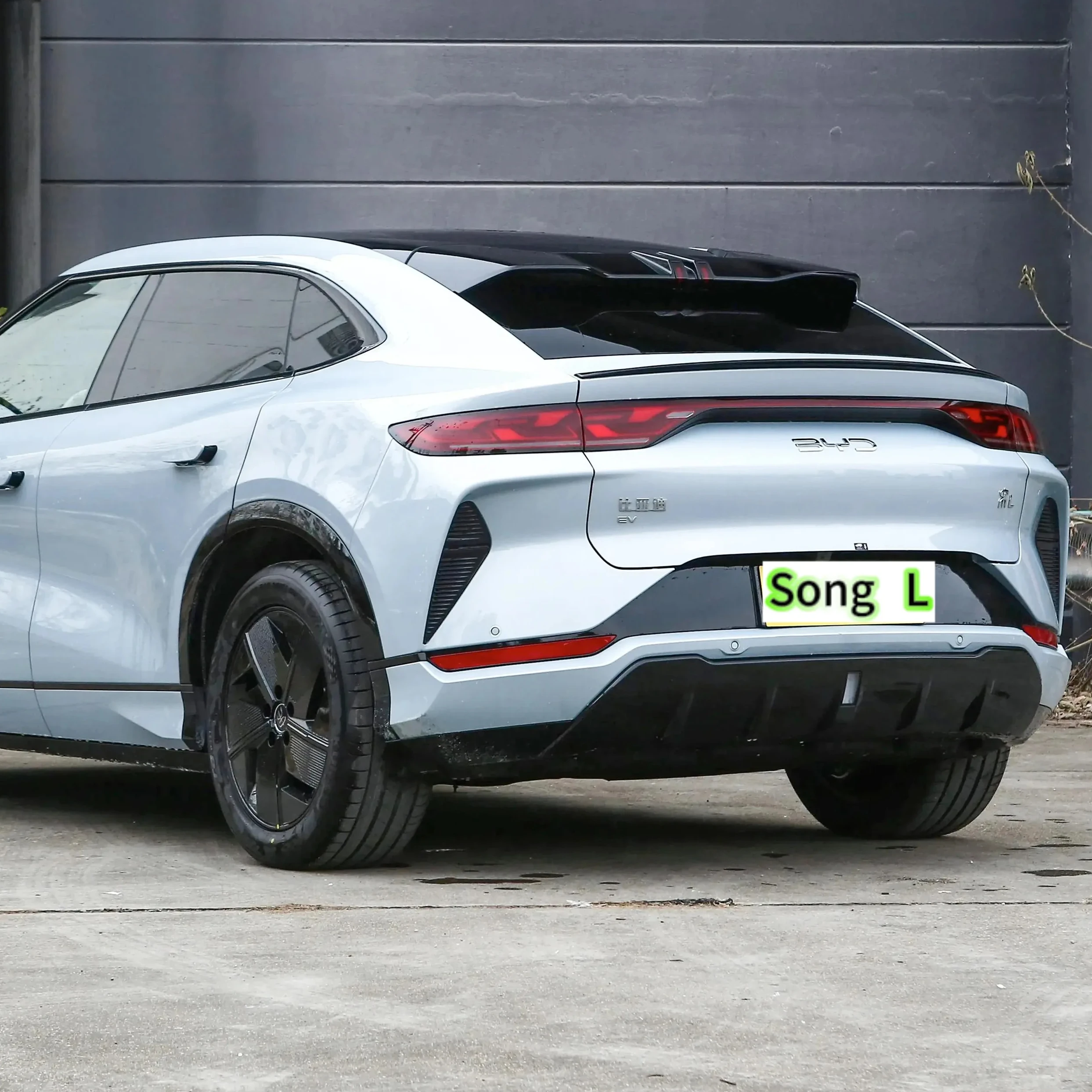 Новый компактный перезаряжаемый автомобиль