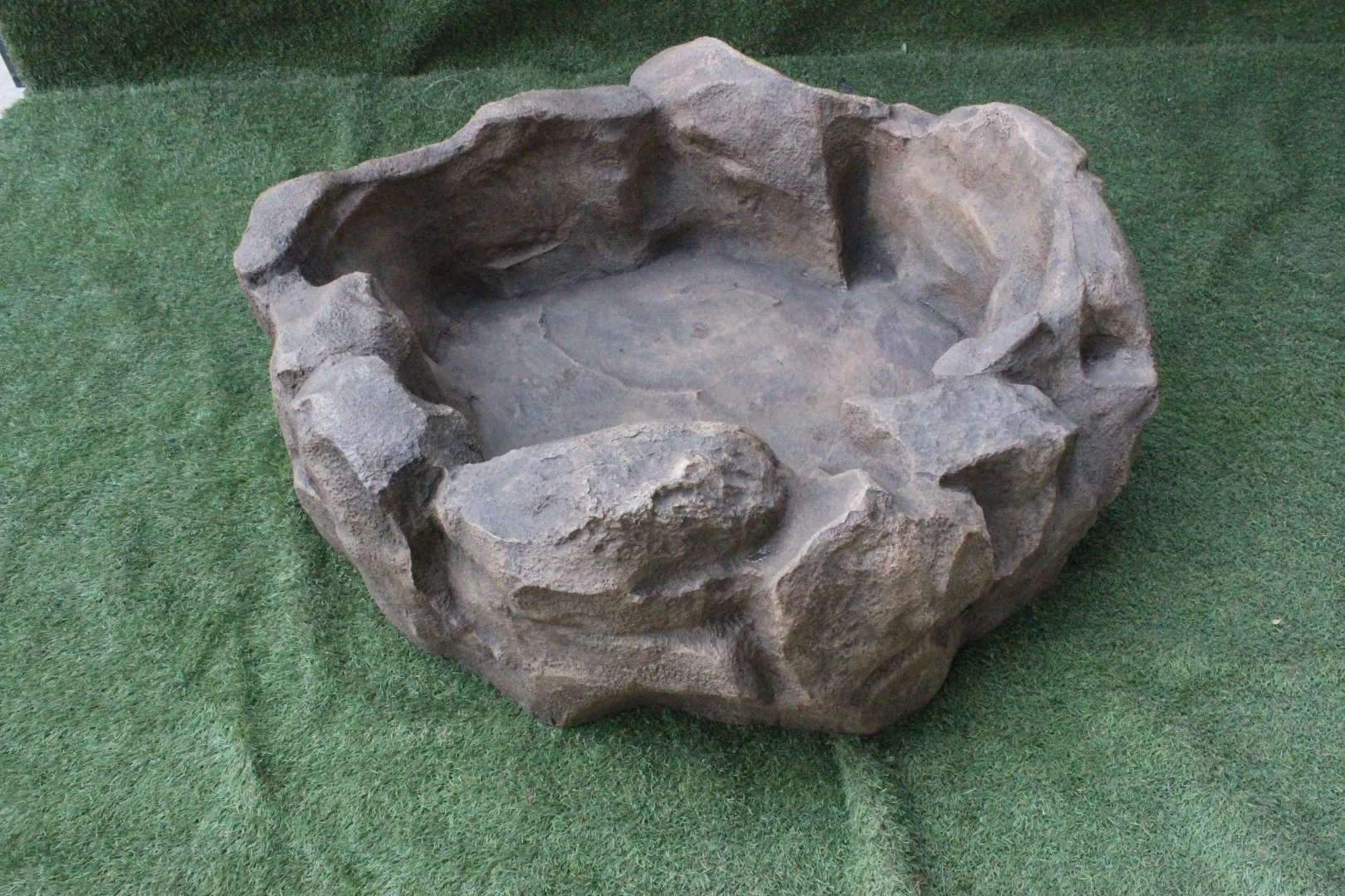 Direct Factory Prices Round Pond Small with Fiberglass Material Made Natural Look Pond For Sale By Indian Exporters