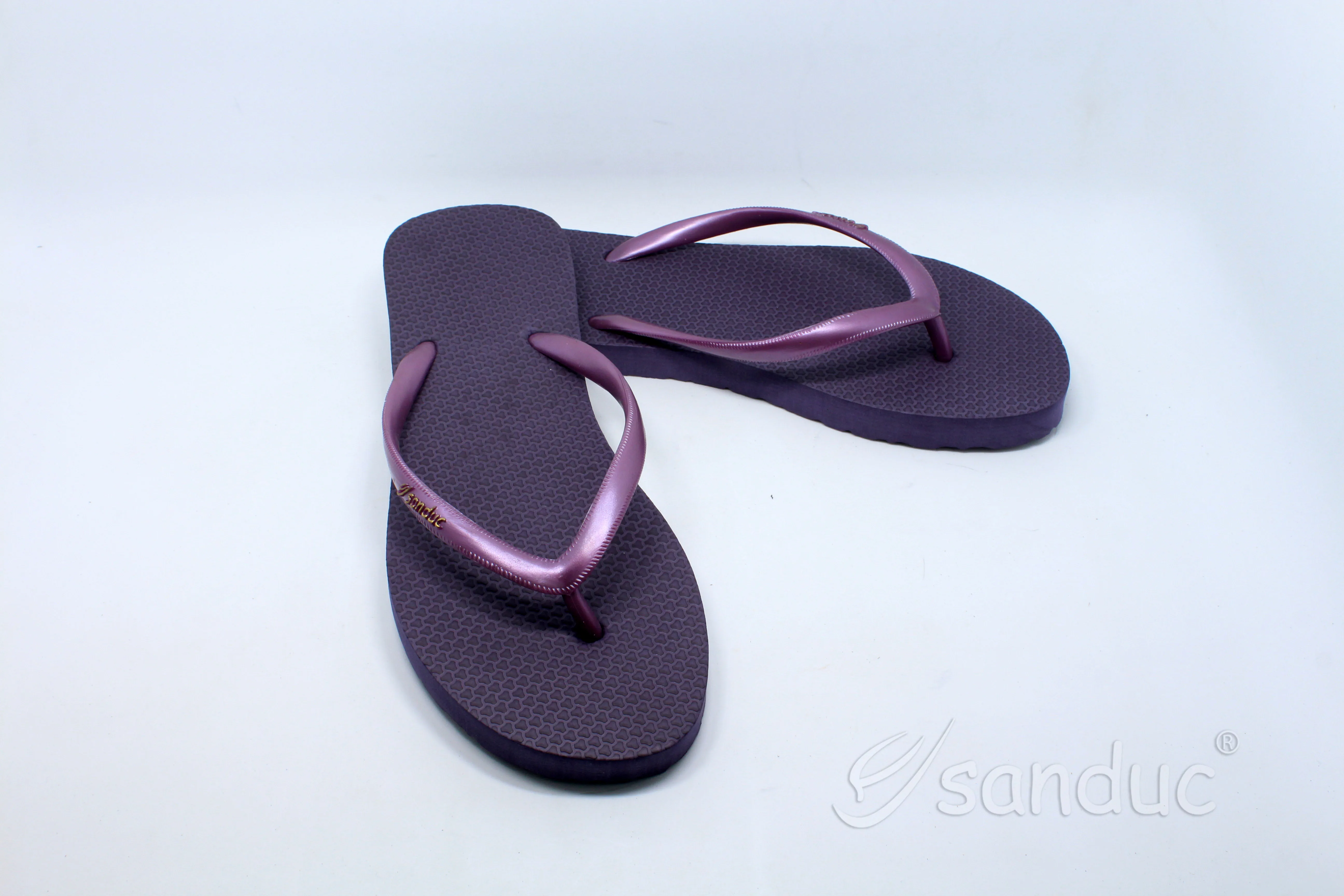 Wholesale Outdoor Customized New Fashion Simple Cheap Flat Beach Thong Slipper PVC Girls Wedding Flip Flops