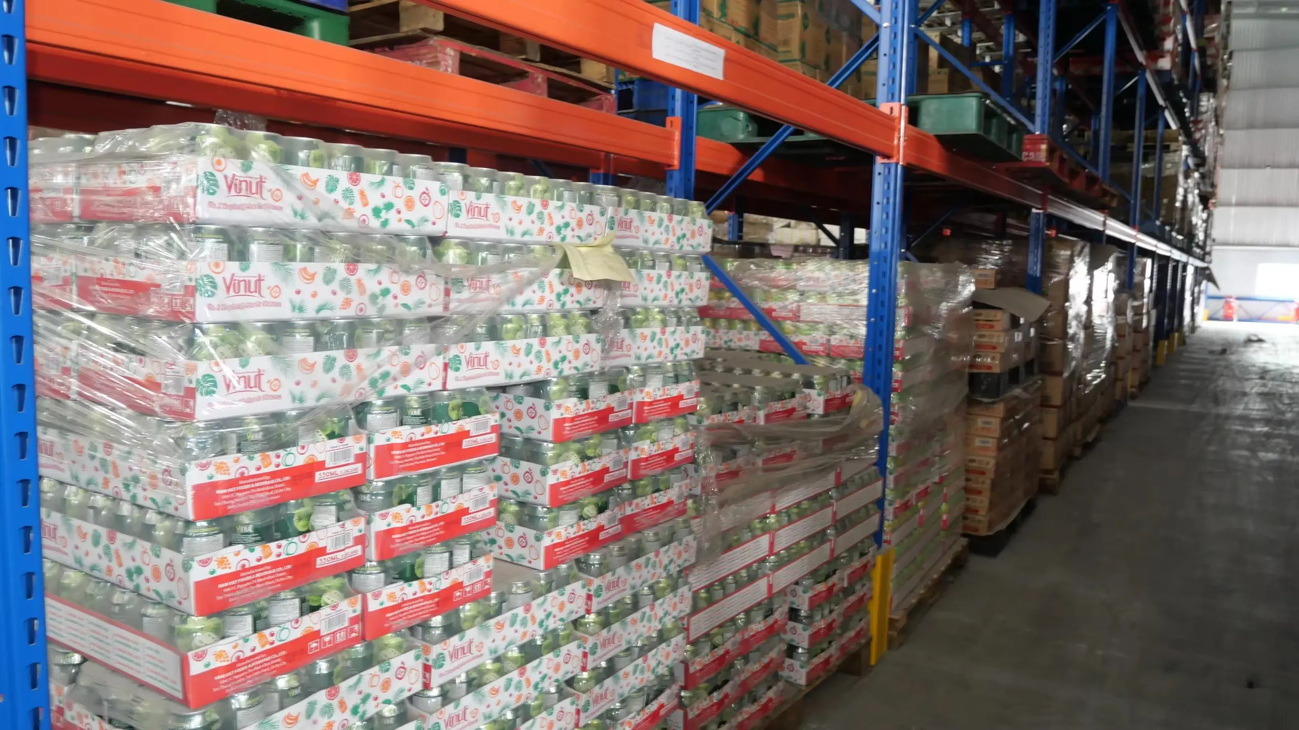 Coconut Milk hot sale 400ml Can Tin VINUT Coconut milk with 20-22% Fat Wholesale Price By VINUT Supplier