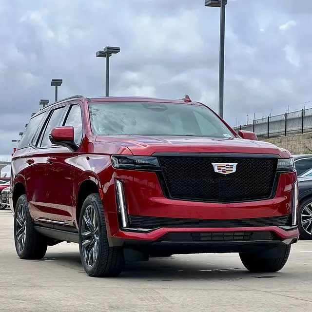 Аккуратно использованный 2024 Cadilac Escalade Sport