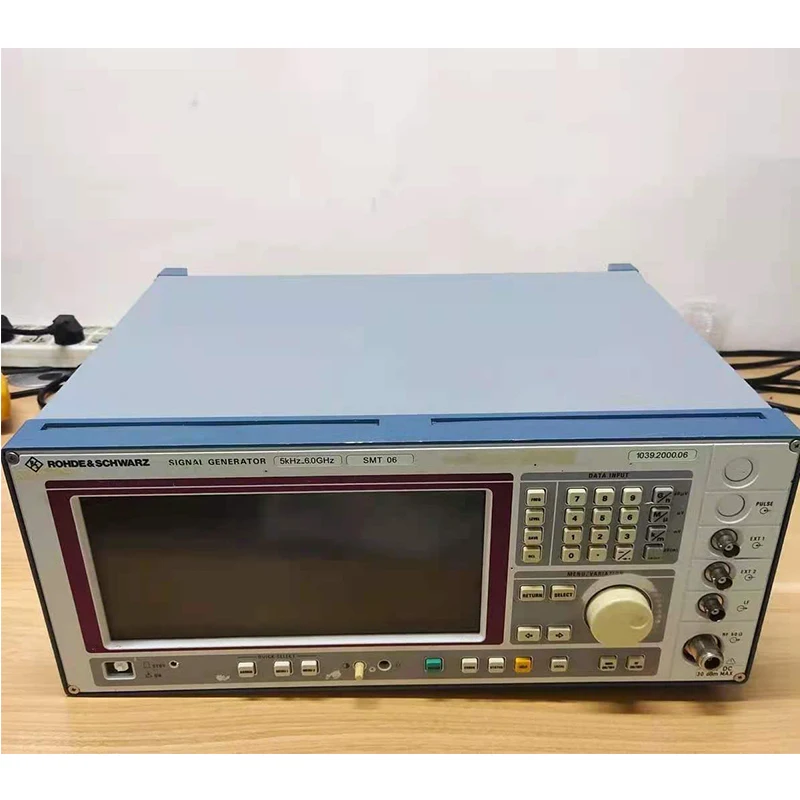 Генератор сигналов R & S ROHDE Шварц SMT06 используется от 5 кГц до 6