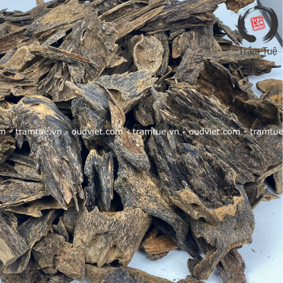 Top Quality Vietnamese Luxury Oud Agarwood Agarbatti Bukhoor Bakhoor Chips natural fragrance making Incense Stick