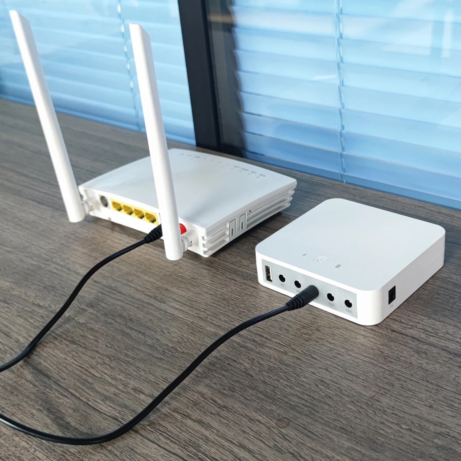 mini ups for wifi router USB5V DC9V12V12V19V DC  ups power supply MINI UPS for wifi router and ONU