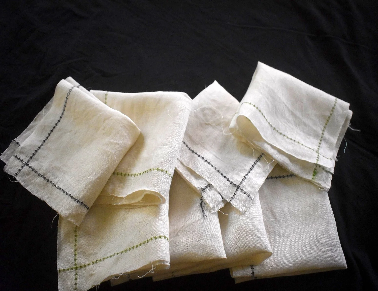 No Sew Dot Hemstitched small napkins