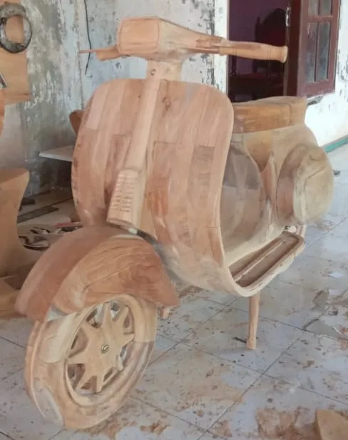 Hot Sale Antique Classic Craftmanship Laminated Recycled Wood Display Or Fully Motor Functional Vespa Scooter Built From Scratch