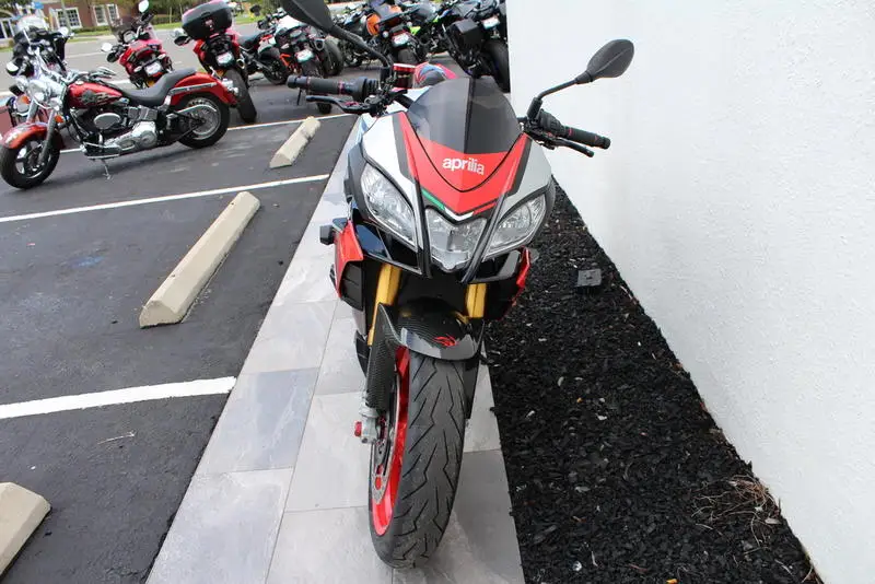 Совершенно Новый/Подержанный 2018 Aprilia-Tuono V4 1100 завод ABS для продажи