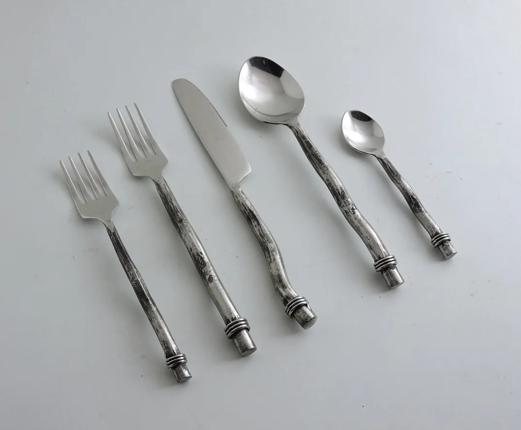 High Quality Stainless Steel Flatware Set Tableware Silver Cutlery of 5 Pcs Dinner Fork Dessret Knife and Spoon Set Table Decor