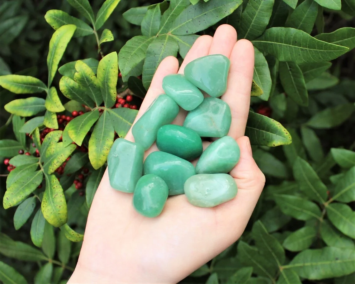 HOT SELLING PREMIUM QUALITY GREEN AVENTURINE TUMBLED STONE TOP POLISHED GEMSGATTONE HEALING TUMBLED STONE FOR FENG SHUI