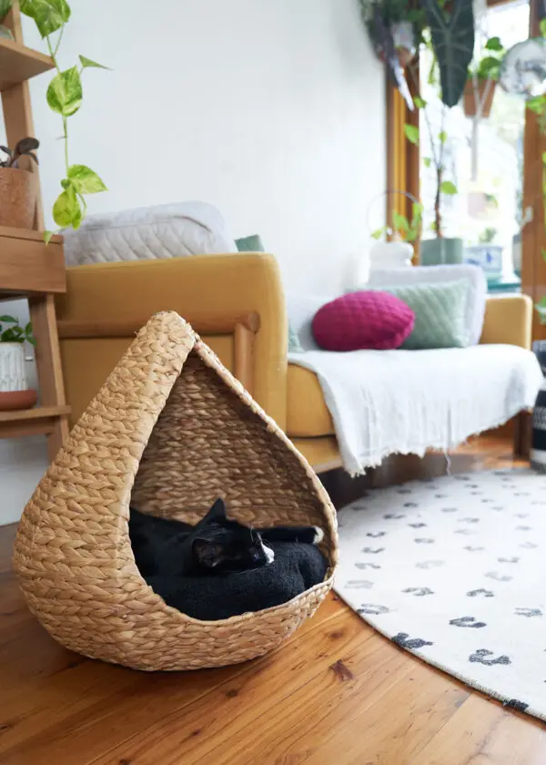 Basic design Wholesale Lotus shaped Natural fibre water hyacinth Cute pet bed Pet Tent House for cat and dog small pet