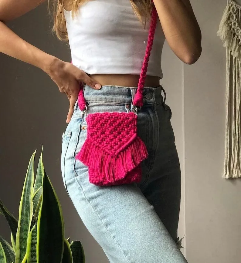 Shoulder Bags Beach Woven Straw Shoulder Bag with Tassel Boho Hollow Crochet Crossbody Handbag For Girls And Women use In travel