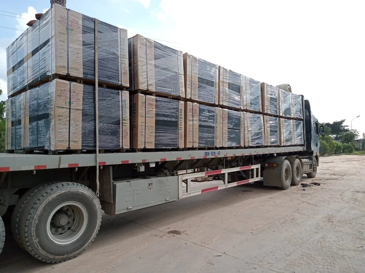 2023 Dynea Phenolic Film Face Melamine Glue WBP 12 Reused Times Eucalyptus Acacia Core Faced Plywood From Vietnam