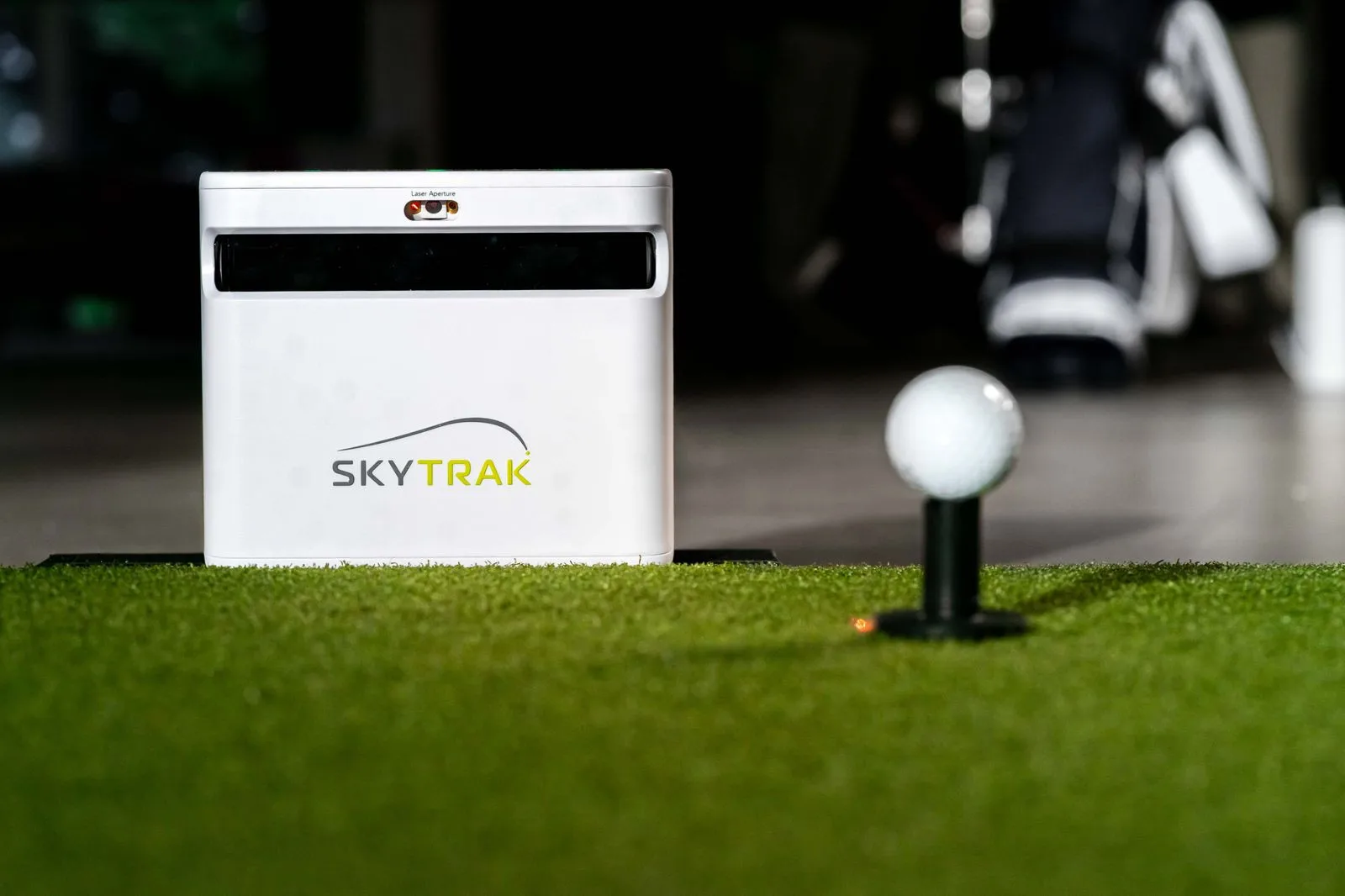 HOT SKYTRAK+ SIG10 GOLF SIMULATOR PACKAGE