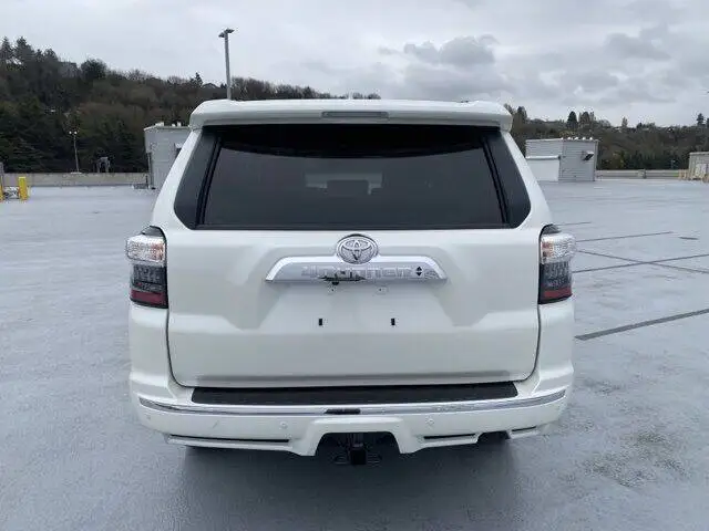 Аккуратно использованный Toyotas 4 бегунки SR5 TRD Sport V8 0 л бензиновый 4WD автоматический 2022 модель 100% отлично работает без происшествий
