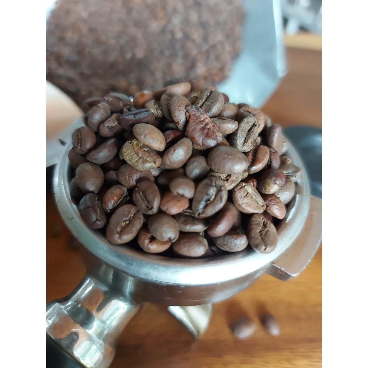 Factory Price Products Robusta S14 Roasted Carpentry Coffee Beans  Roasted   High Quality Roasted Beans