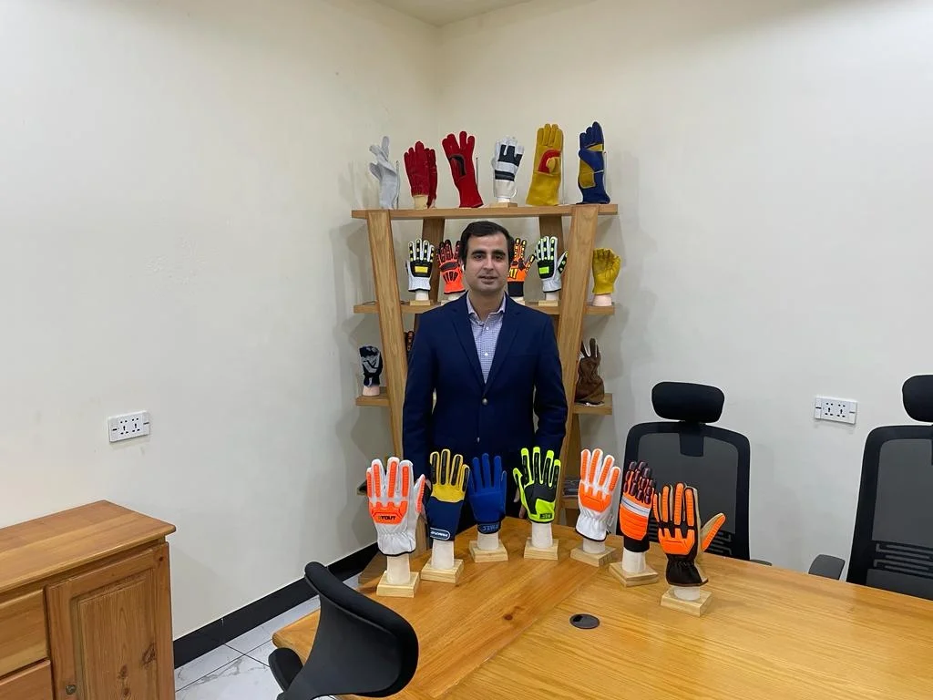 Top Selling XL Anti-Impact Leather Tactical Gloves for Hunting Factory Price Safety Usage