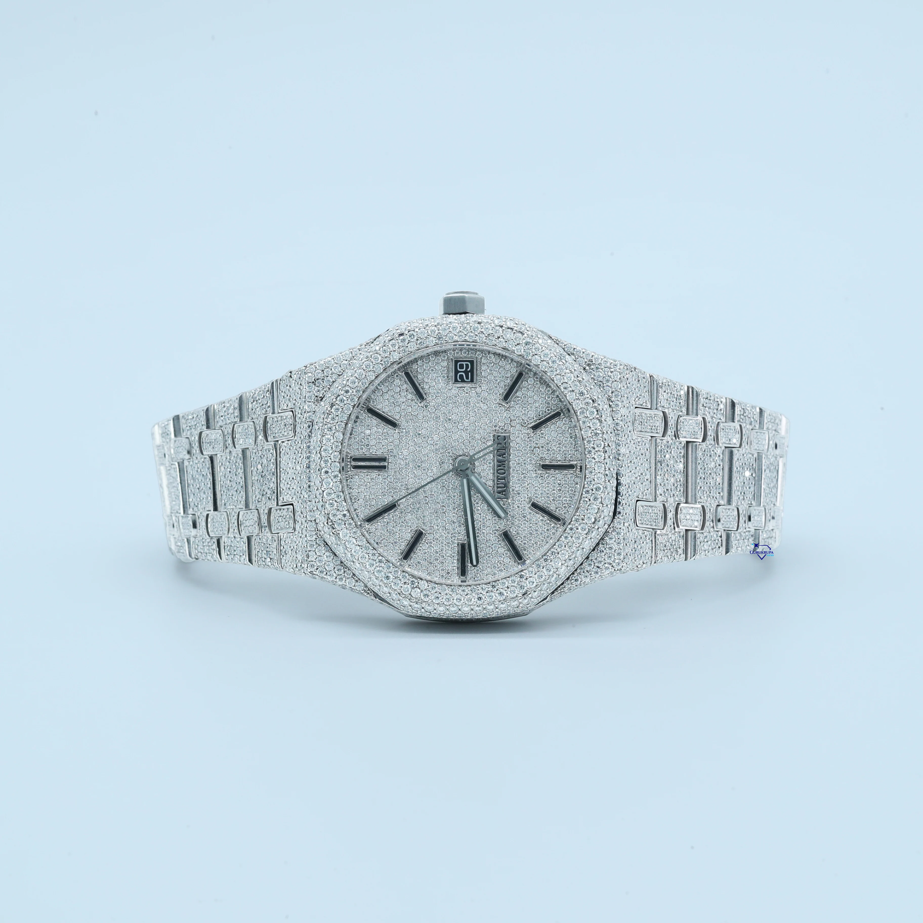 Latest selection of customized style stainless steel wrist watches for mens boasting with lab grown diamonds with vvs clarity