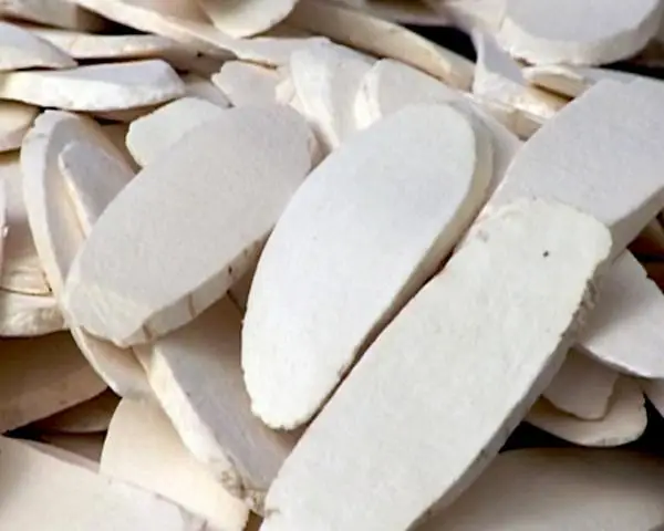 Vietnamese Tapioca Chip Feeding Animal Cassava Chips -  Cassava Chip export to china FREE TAXES