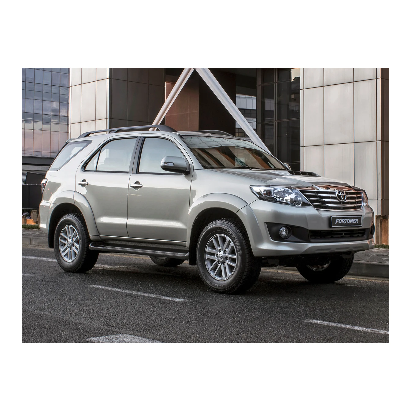 Toyotai Fortuner smart key system with remote entry