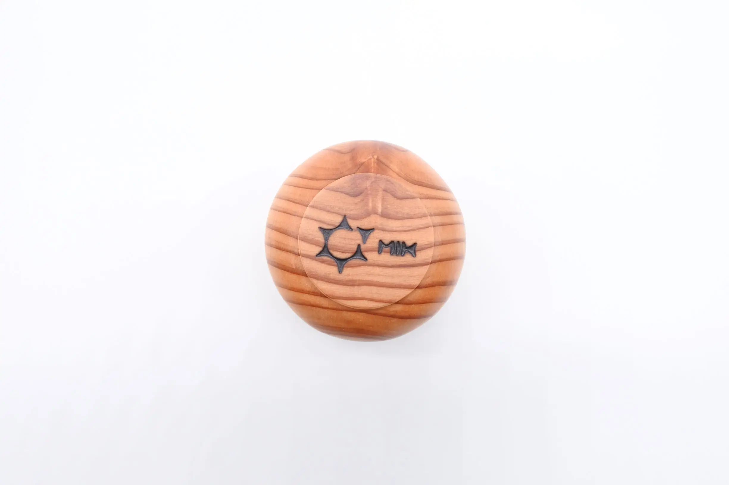 Wooden Handmade Sake Cup -guinomi maru- Wholesale sake cups are very light and easy to hold. It has a urethane coating