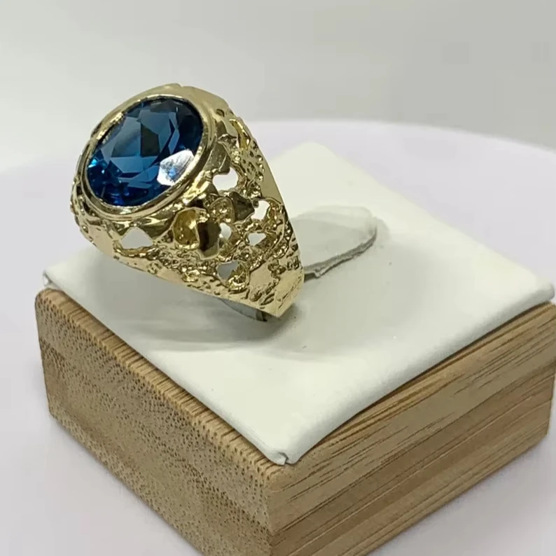 Мужское кольцо в форме камня 10 карат