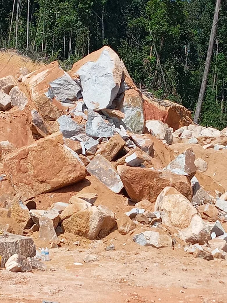 Raw Material CONSTRUCTION Industrial SOLID CRUSHED STONE 20mm ~ 80mm Lime Stone Aggregates