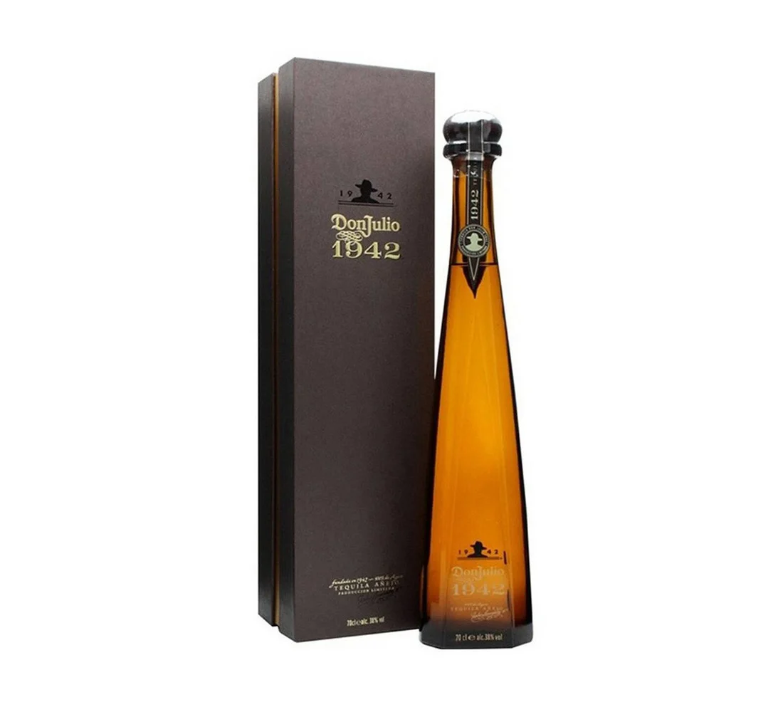 Презентор бутылки шампанского текилы Don Julio 1942