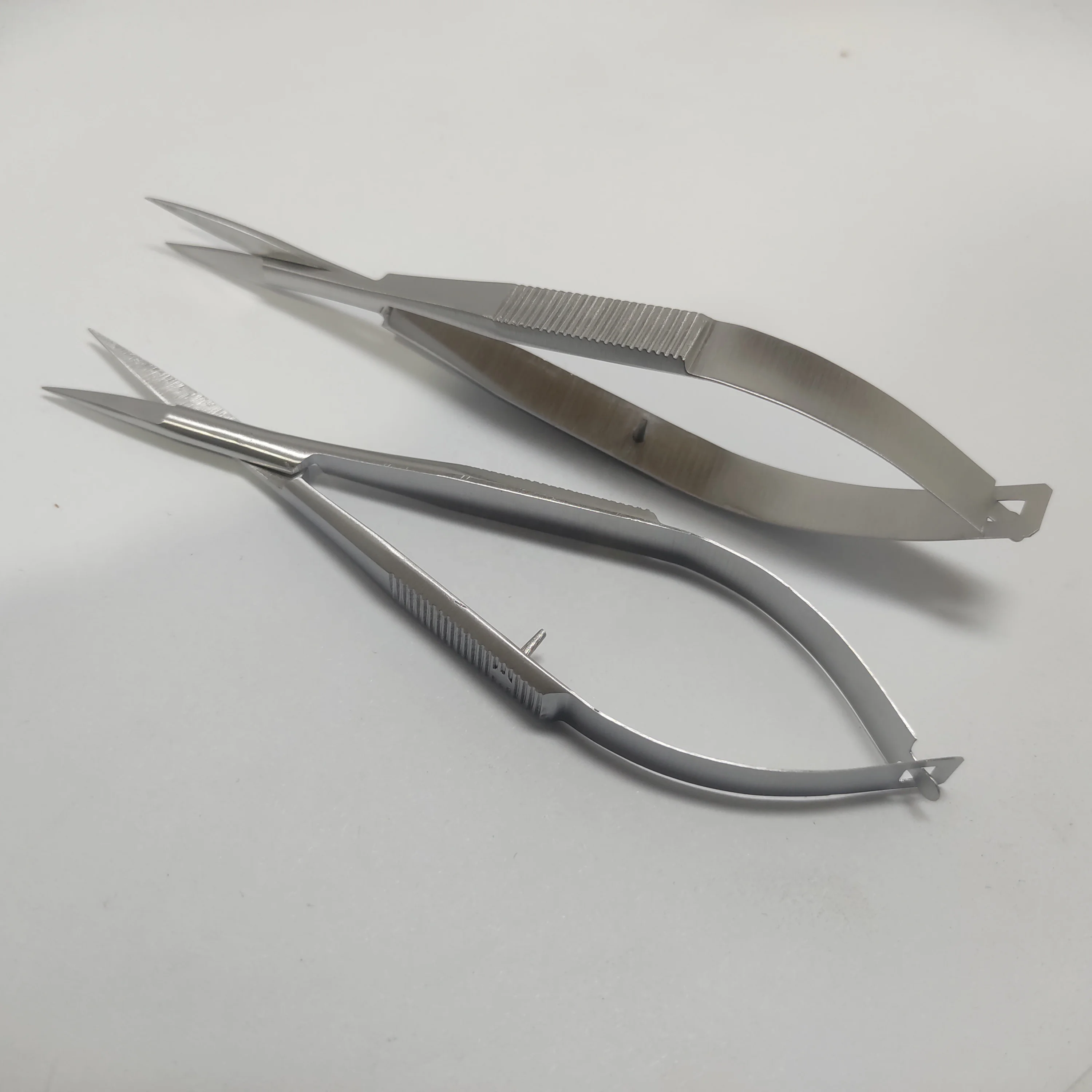 Stainless Steel Spring Scissor Eyebrow Trimming Scissor Curved Tip Thread Scissor for Ear Nose