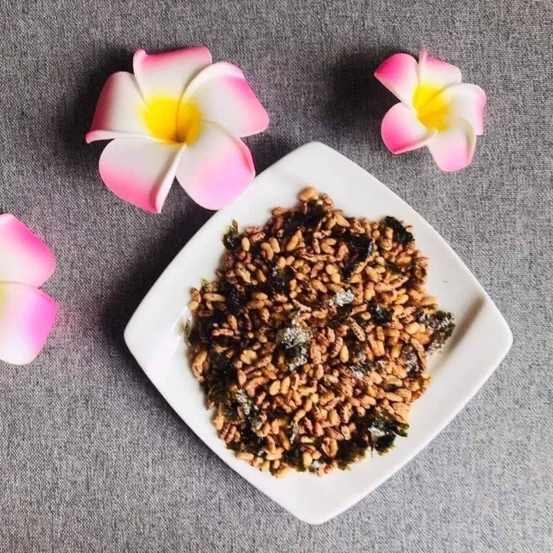 WHOLE GRAIN BROWN RICE / HEALTHY AND SATISFYING / MADE IN VIETNAM