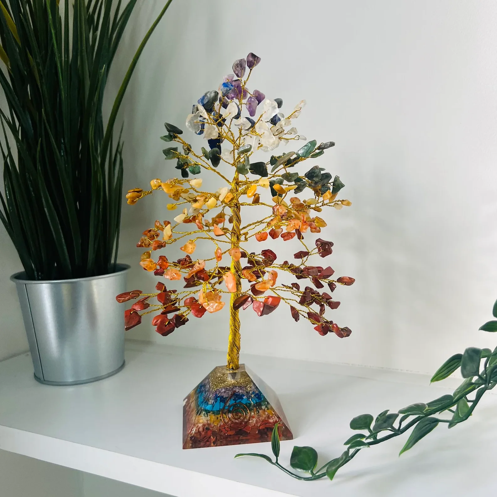 Beautiful Handmade 7 Chakra Tree Decorations with Orgone Base Wholesale Stone Theme Orgonite Chip Tree