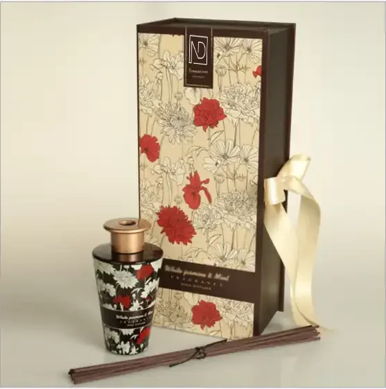 Customized Luxury Home Wedding Reed Diffuser Soft Fragrance Natural Aroma Glass Bottle with Essential Oil for Car Use