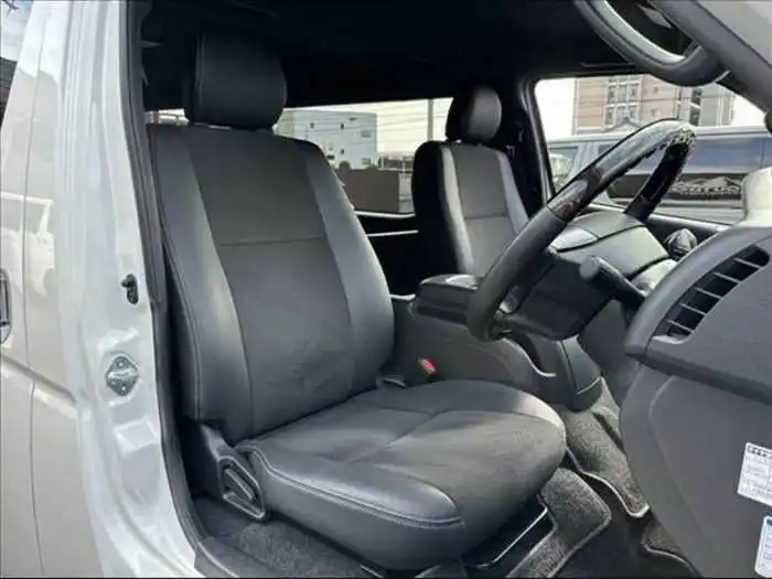 Подержанный японский 2022 Toyotta Hiace Van