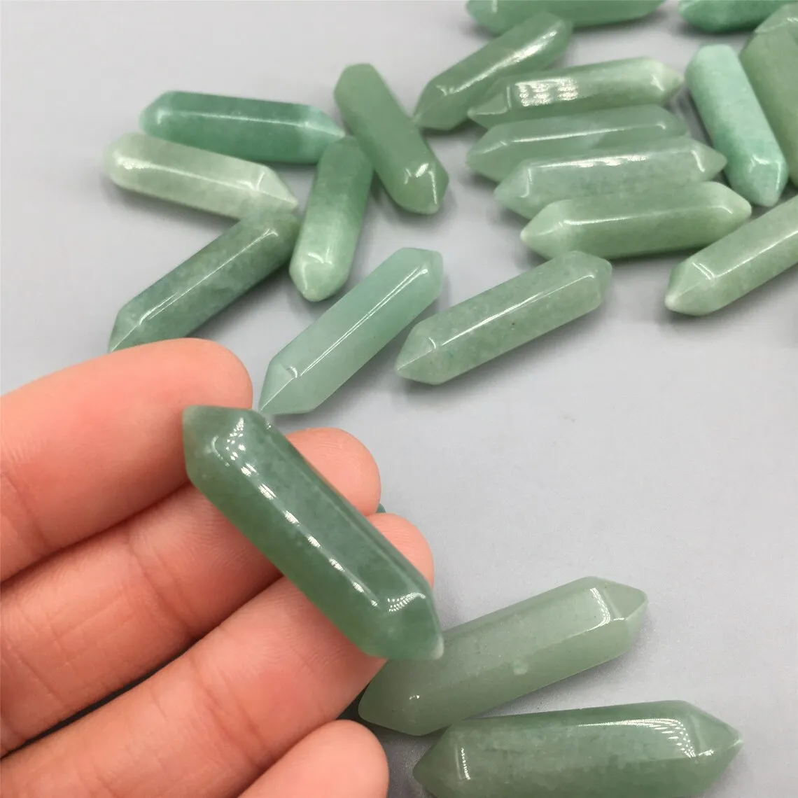 Natural green aventurine crystal column single pointed hexagonal prism raw stone handicraft