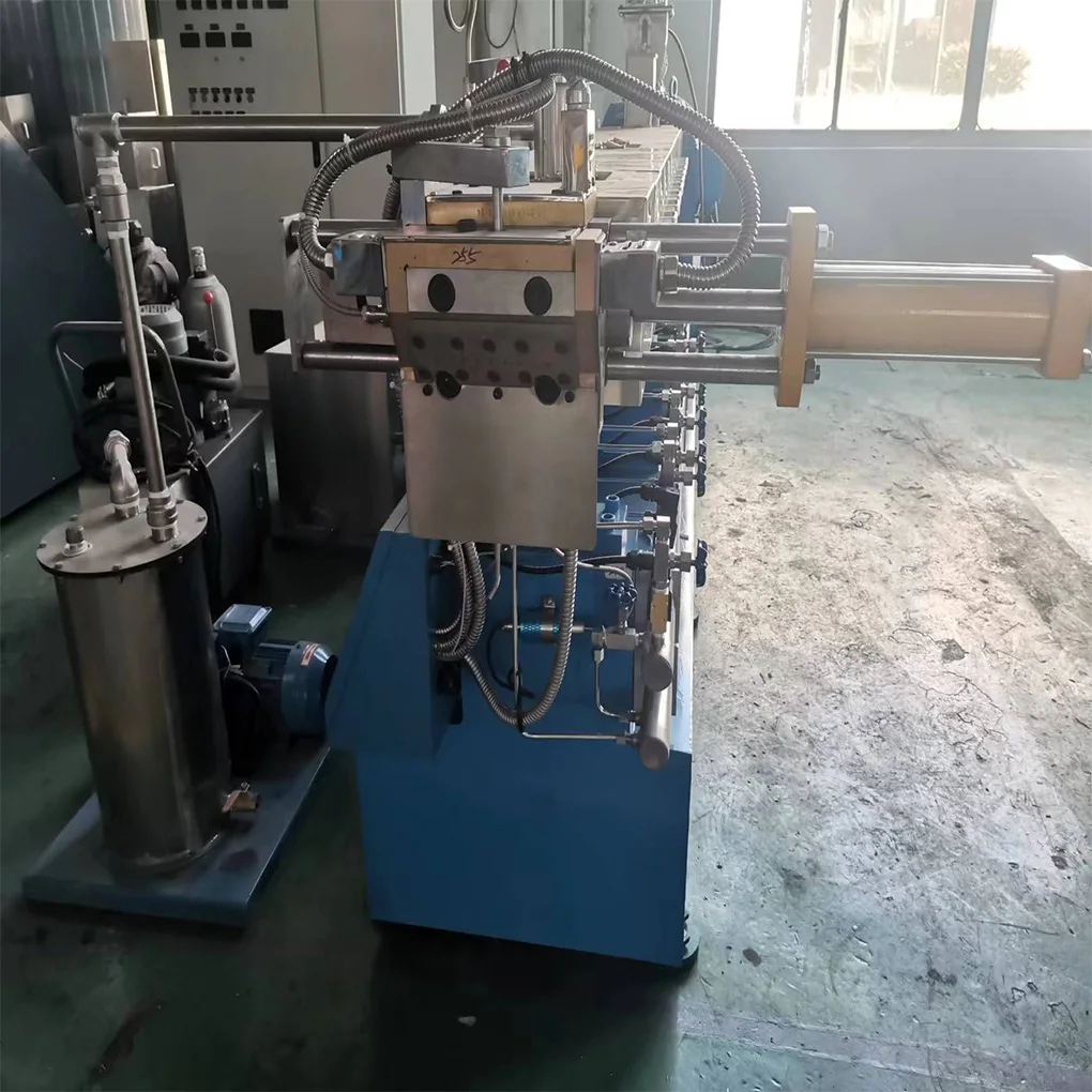 Pp/pe+20%80% Calcium Carbonate Filler Masterbatch Twin Screw Compounding Extruder / Color Masterbatch Making Machine
