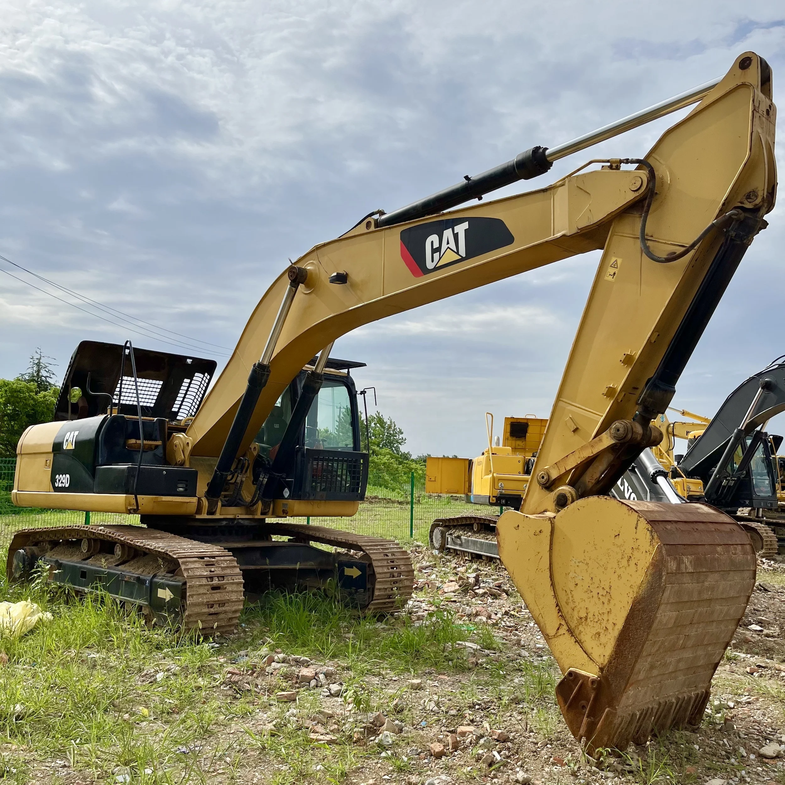 Used Japan CAT Caterpillar 329D excavator in good condition, 29 ton hydraulic crawler excavator, CAT329D 320D 330D in low price